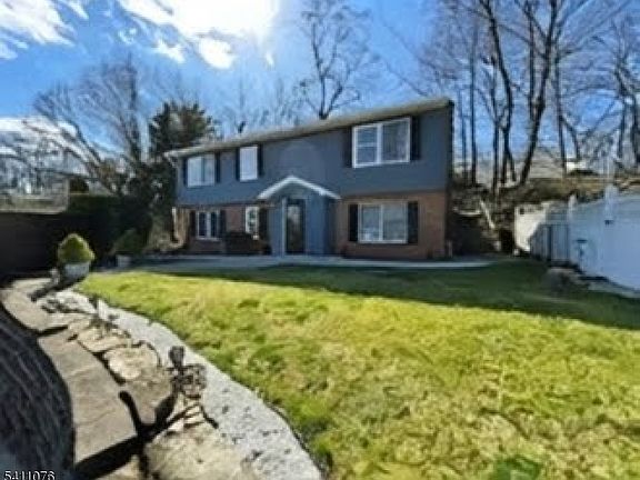 3rd image of 16 White Meadow Rd