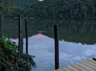 121 Old Centers Ferry Rd, Harriman, TN 37748