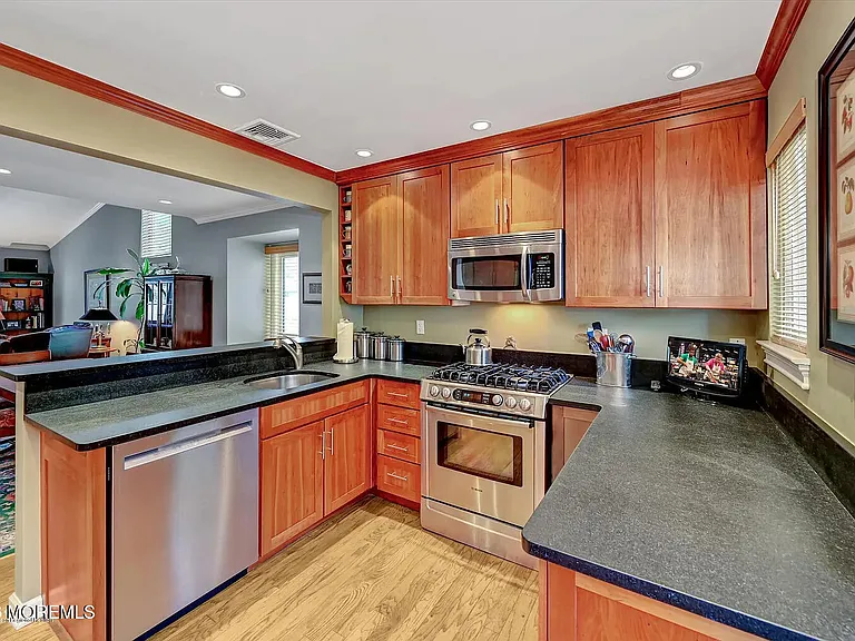 13 Helene Ct — Photo 7