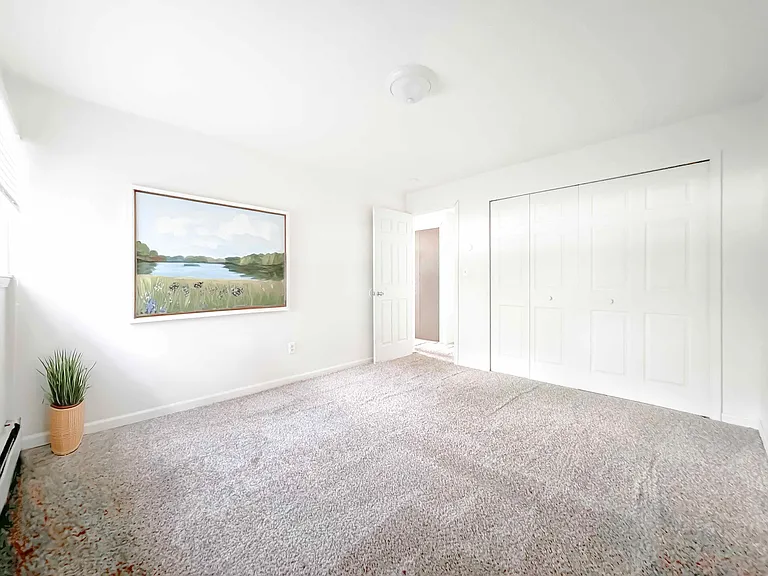 Village Shores Apartments — Photo 32