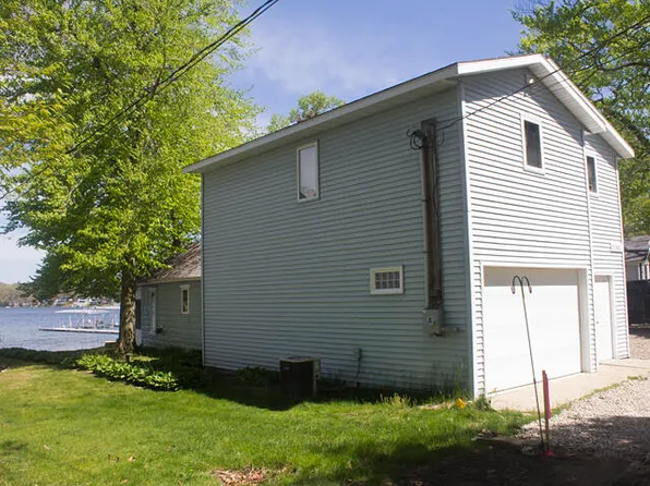 31960 Huckleberry Ln, Dowagiac, MI 49047