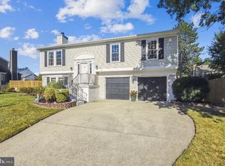 1632 Hiddenbrook Dr, Herndon, VA 20170