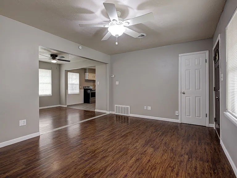 1208 Avondale Dr — Photo 5