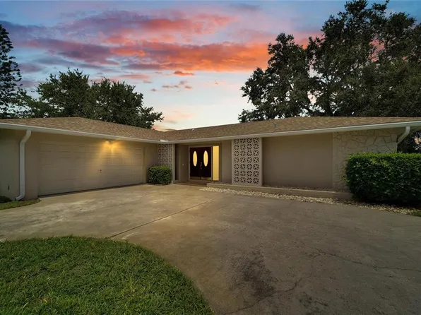 12075 7th St E, Treasure Island, FL 33706