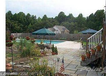  EXTERIOR (REAR) POOL