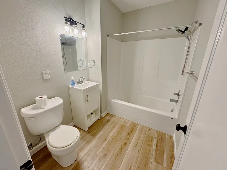 116 NE James St — Photo 15