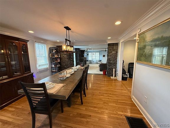 4th image of 352 Chambers Rd