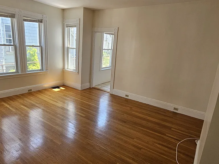 119-121 Chestnut St #121-1 — Photo 3