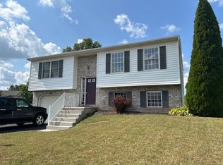27 Spicer Dr, Abbottstown, PA 17301