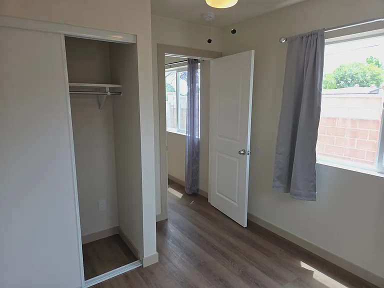 1805 Saint James Pl — Photo 30