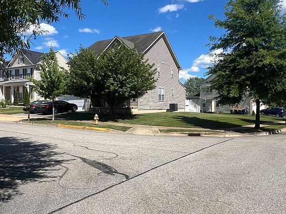 2nd image of 601 Cambria St