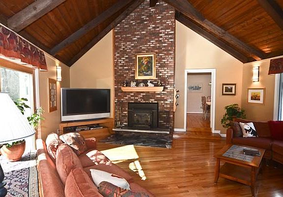 3rd image of 205 Brentwood Cir