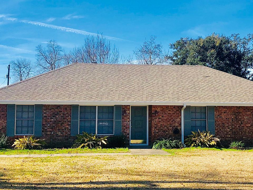 1st image of 820 Alice Dr