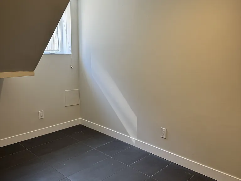 40 Bond St — Photo 15