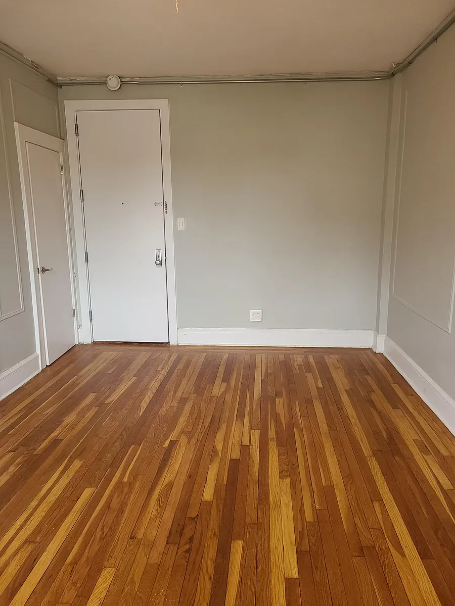 Building Photo - 1144 E Grand St #302A