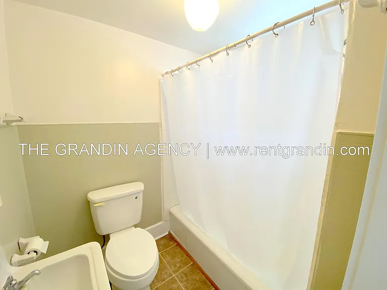 909 13th St SE — Photo 36