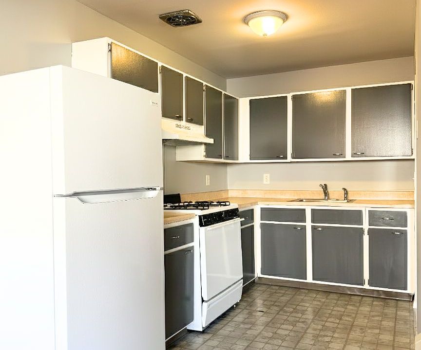 1st image of 1100 W Saint Georges Ave #9B