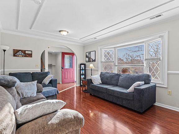 5th image of 102 Benwood Dr