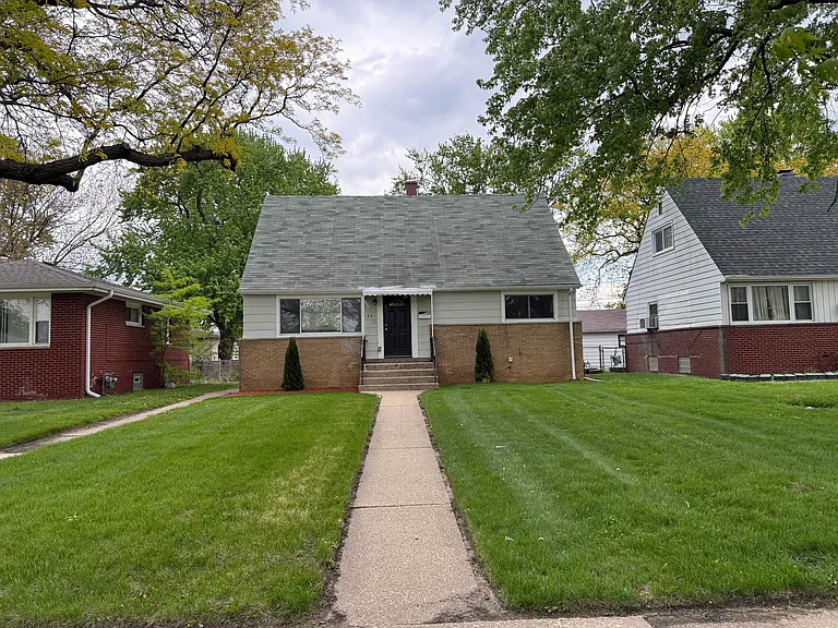351 Clyde Ave — Photo 2