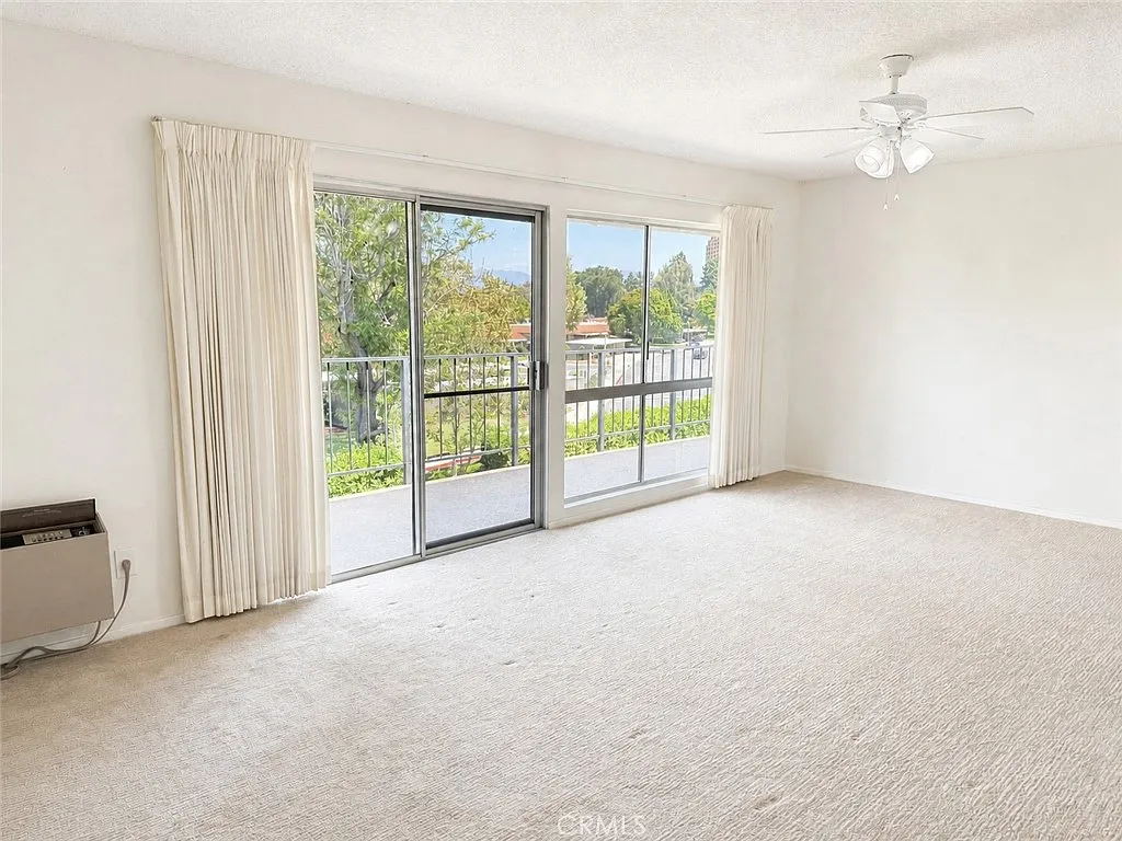2 bed, 1080 sqft, $2,700 — Photo 2