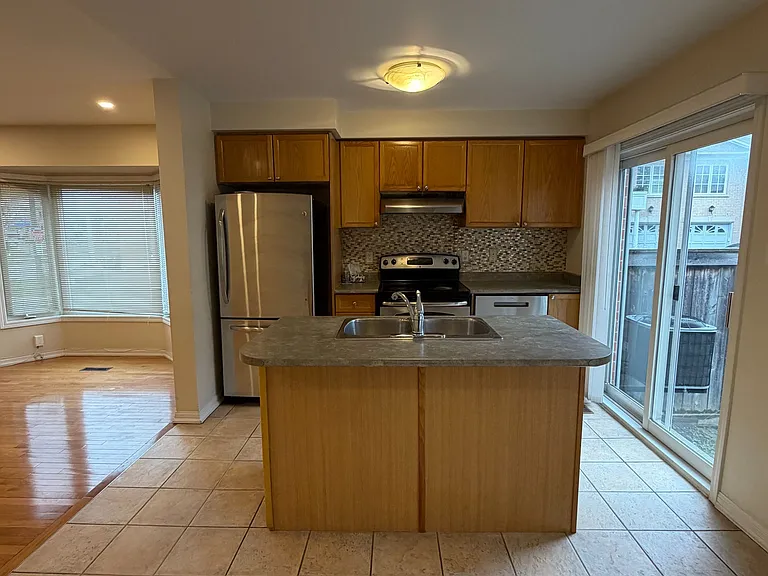 179 Dallimore Cir — Photo 2
