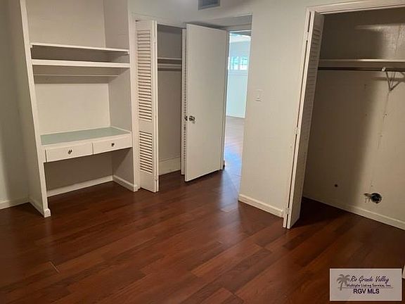4th image of 102 E Oleander St