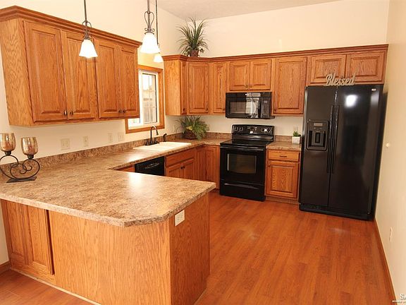 5th image of 719 Joanie Ln