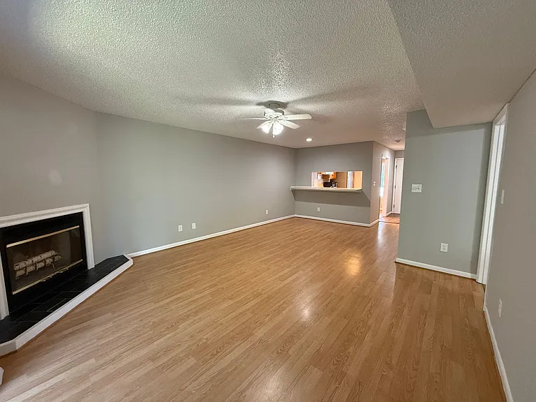 1312 Twin Springs Ct — Photo 12
