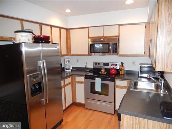 4th image of 521 Essex Ct #521