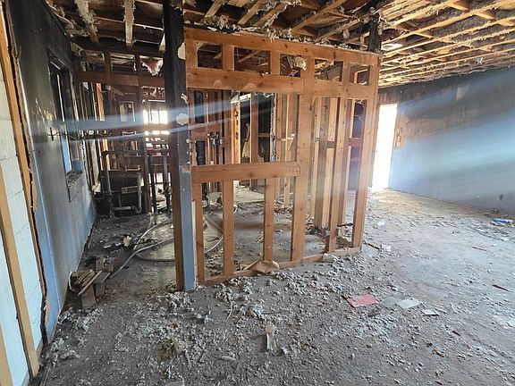 5th image of 110 Tamarack St