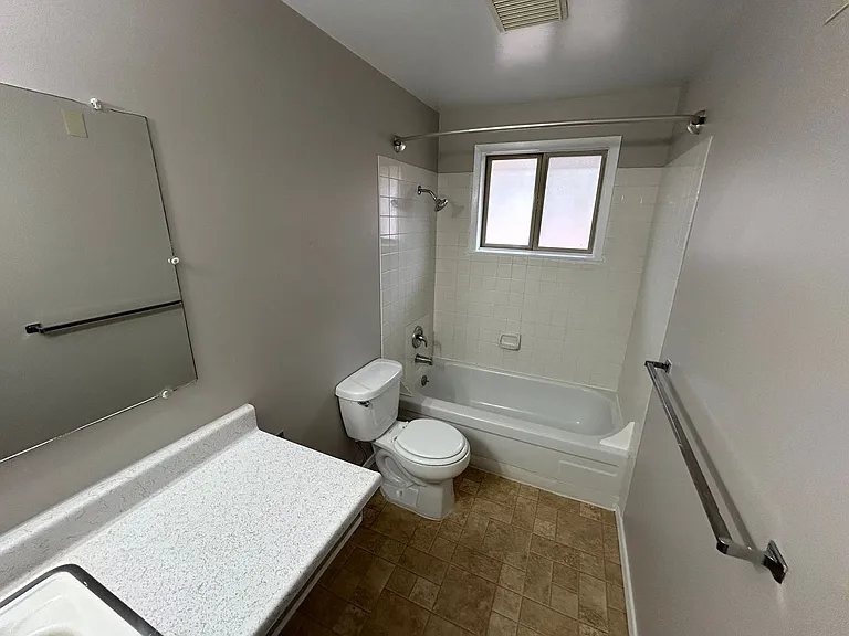 Eagles Landing Apartments — Photo 53