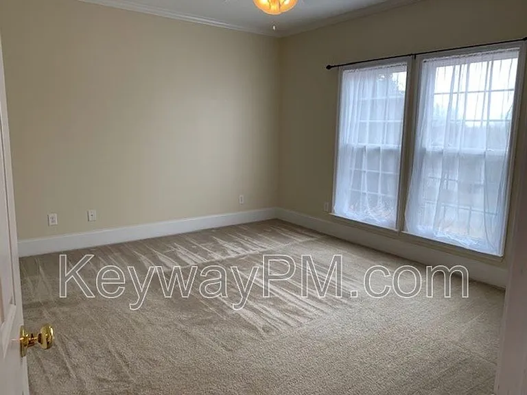 4890 Somerset Dr — Photo 16