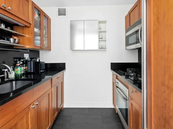 425 5th Avenue image 4 of 8