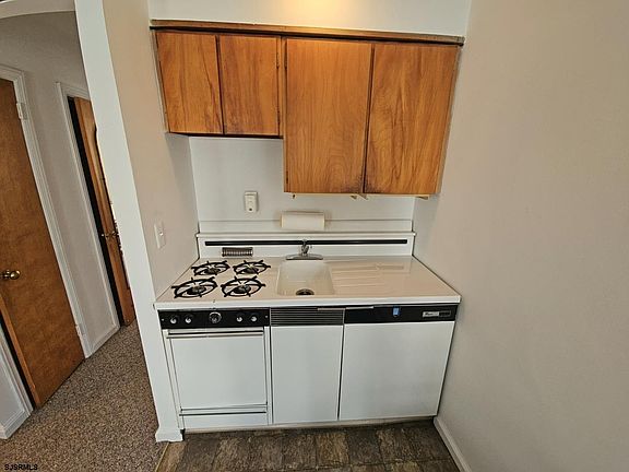 4th image of 132 S Providence Ave #220