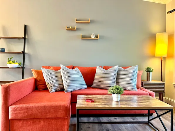 36 Henderson Pl, Menlo Park, CA 94025