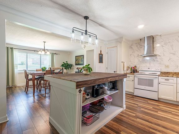 3rd image of 125 Duncan Dr