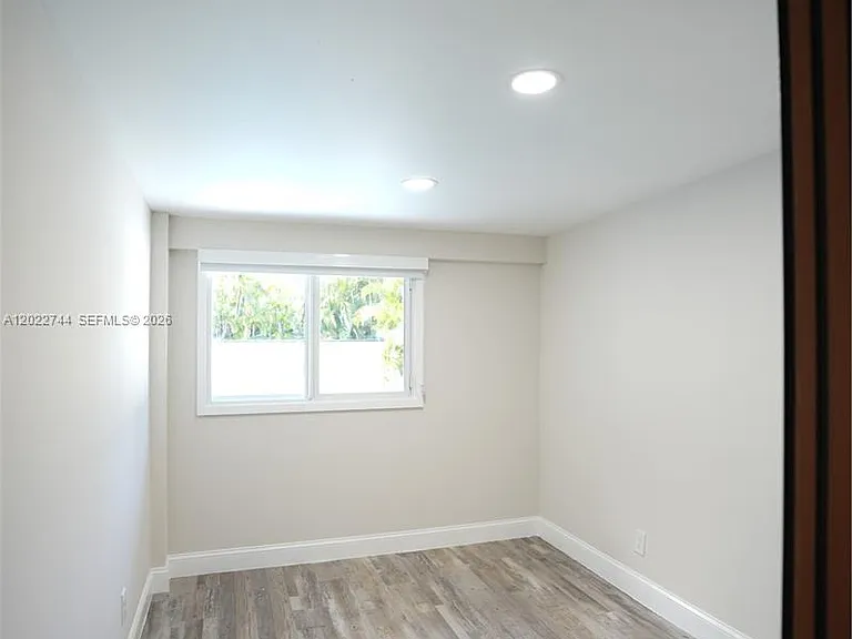 2573 Conroy Dr — Photo 34