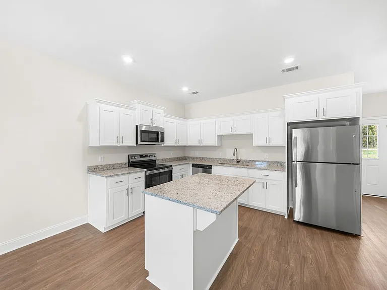 102 Skye Dr — Photo 4
