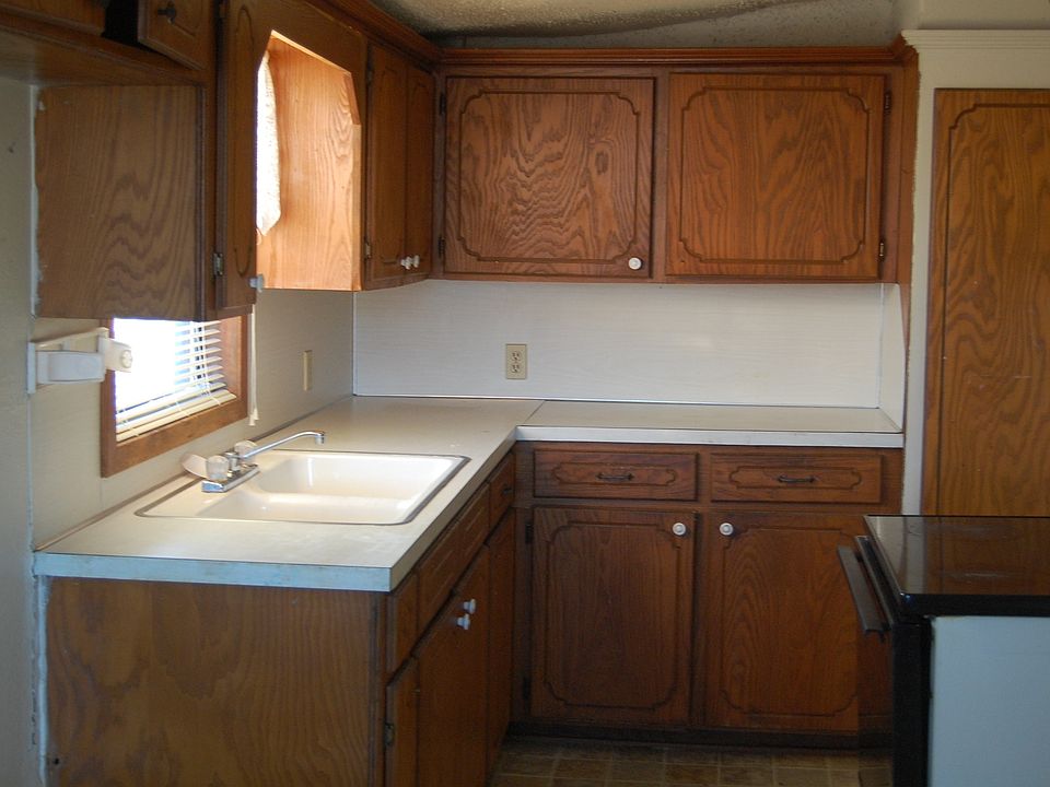 2nd image of 1002 1/2 E 36th St