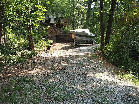 Lots of extra parking for Boat,RVs,trailers!