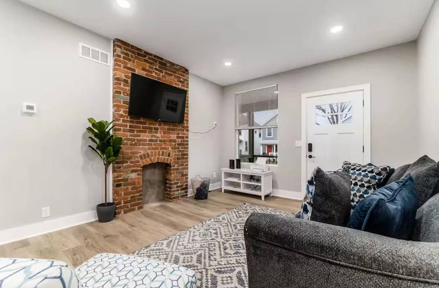 3 bed, 2.0 bath, $5,674 — Photo 4
