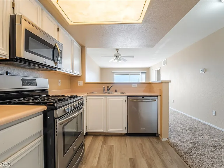 8070 W Russell Rd #2024 — Photo 9