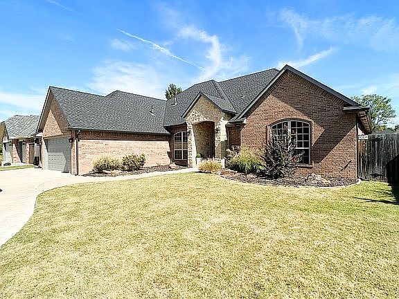 3rd image of 709 Waterwood Dr