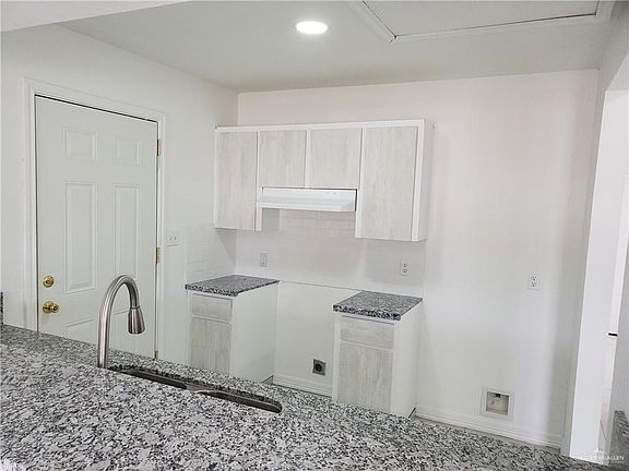 4th image of 2288 El Paraiso