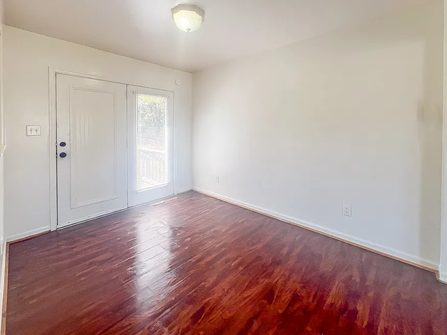 3 bed, 864 sqft, $1,399 — Photo 3