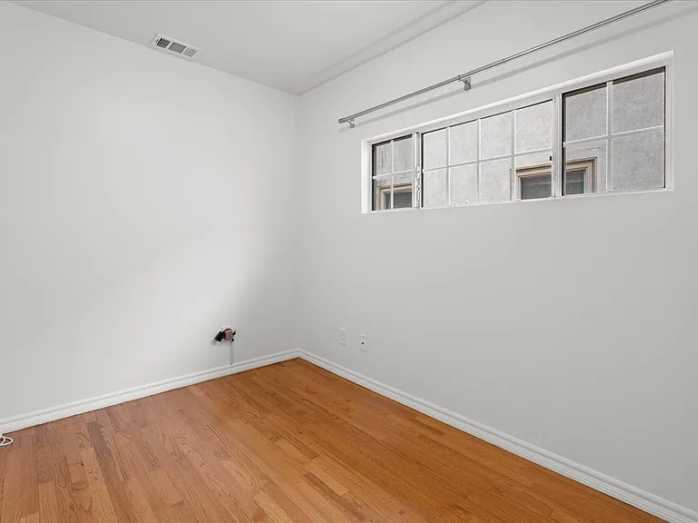 2126 Selby Ave — Photo 19