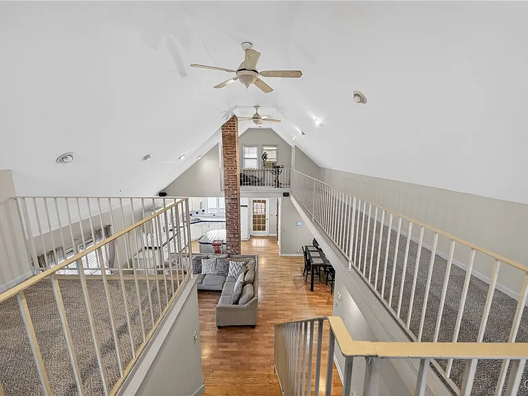 2340 Court St — Photo 23