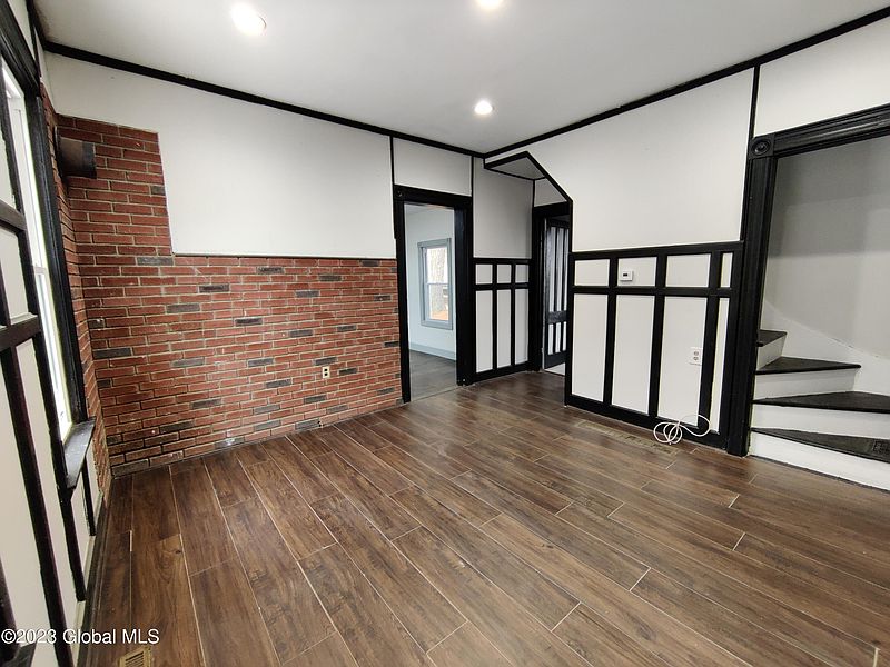 2nd image of 5-7 Nassau Street