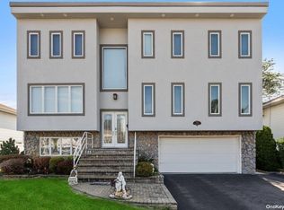 2489 Aron Dr W, Seaford, NY 11783