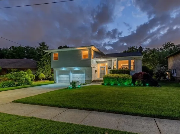 42 Willowbrook Lane, Freeport, NY 11520